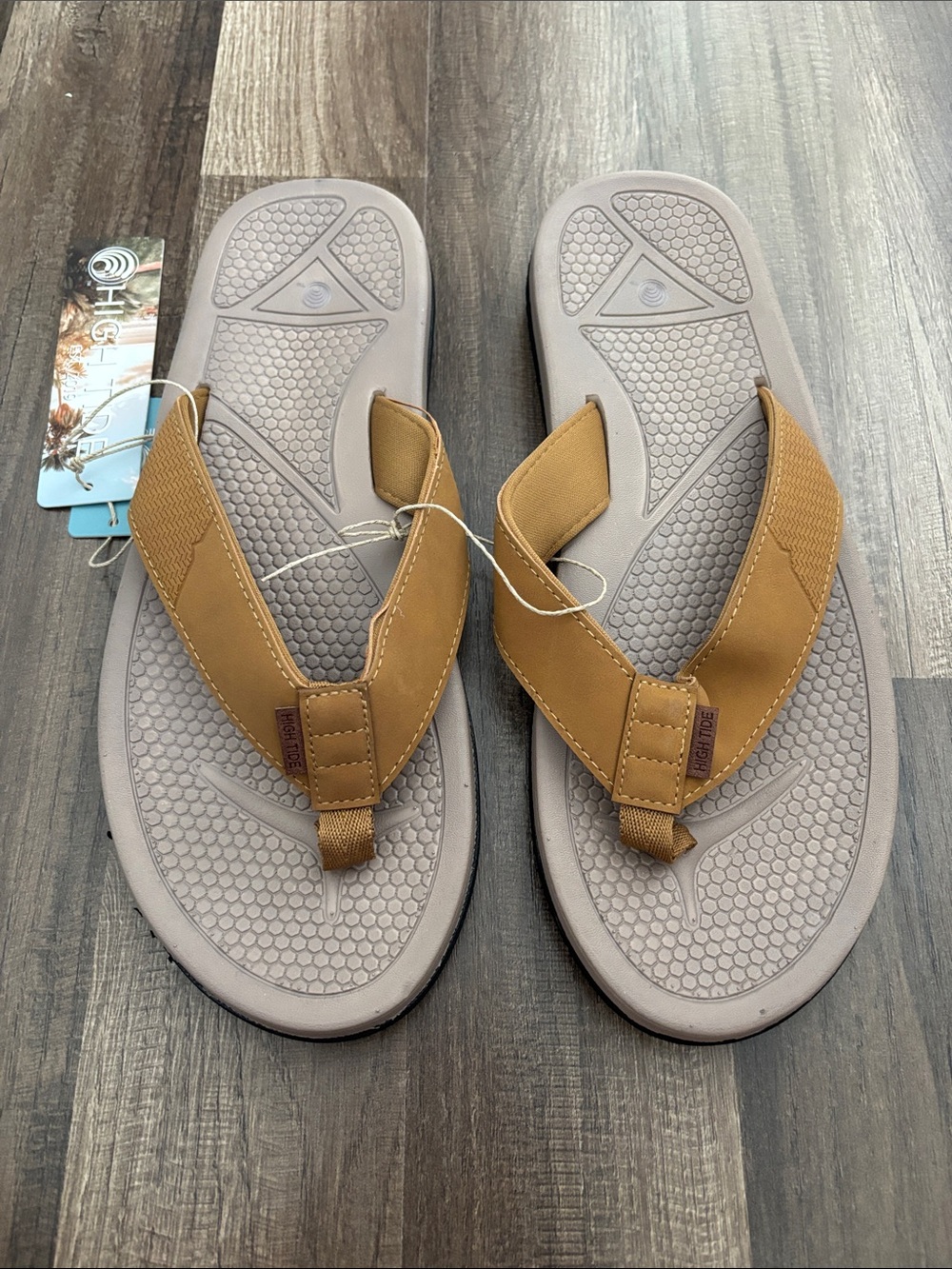 NWT High Tide men's flip flops